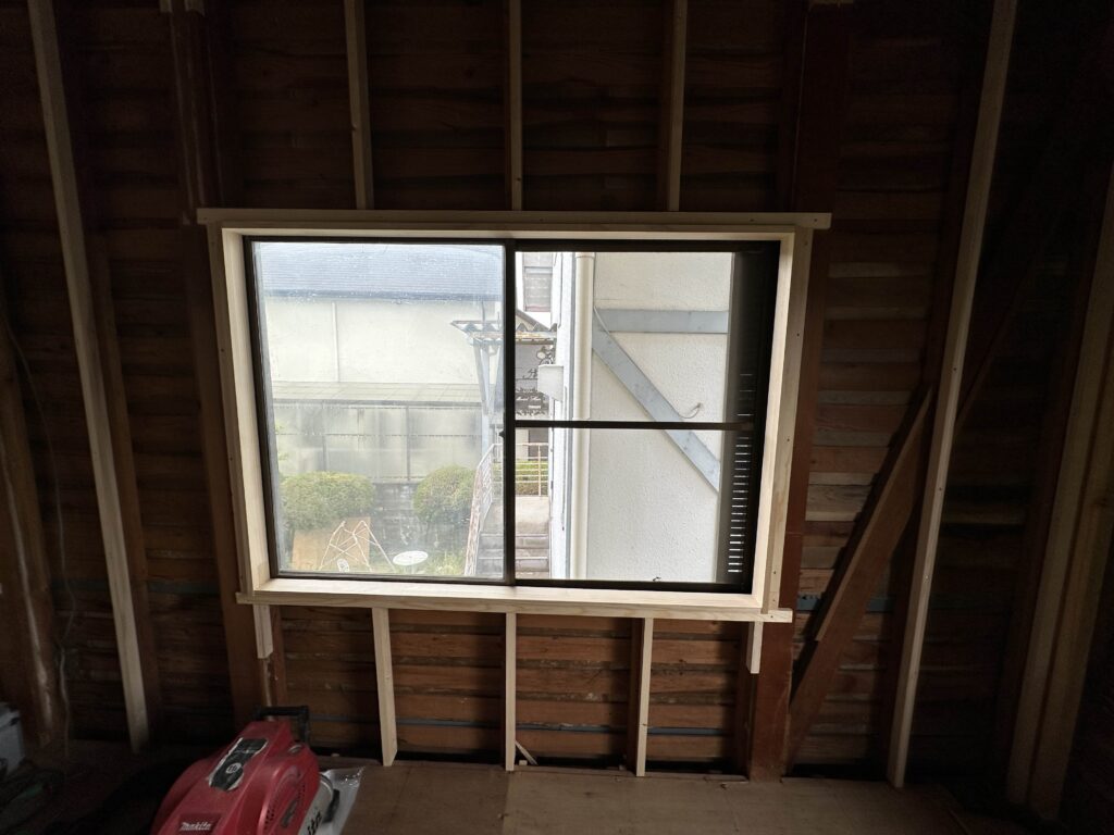 窓枠施工後